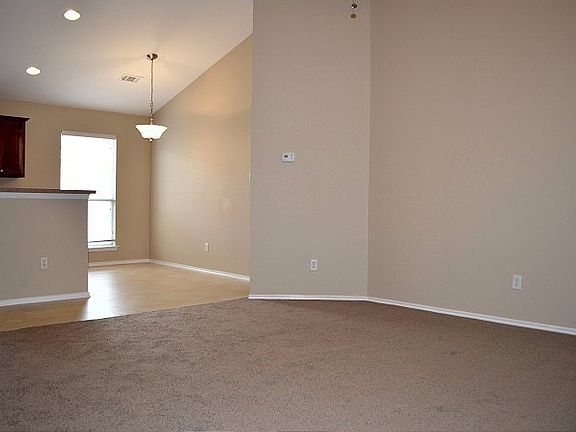 5th image of 1117 Maplewood Ln