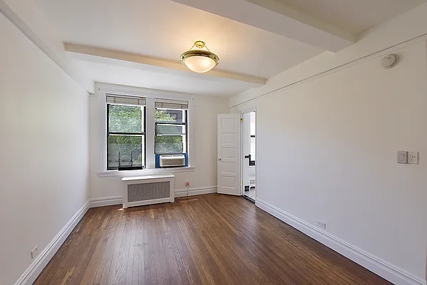 Sold by Prime Manhattan | media 12