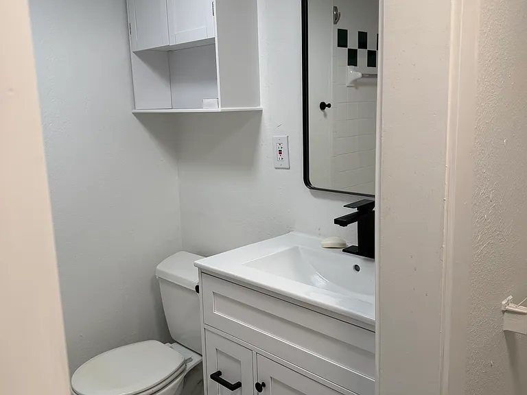 200 N Hampton Ave — Photo 6