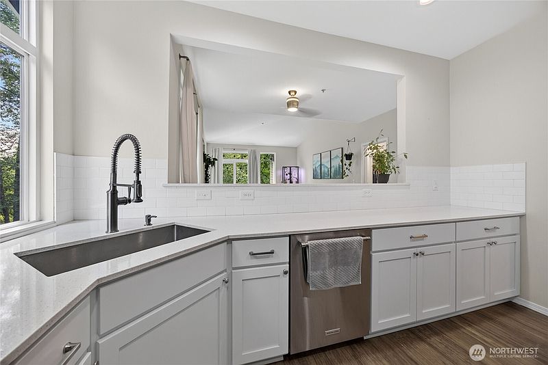 5th image of 12712 Admiralty Way #B301