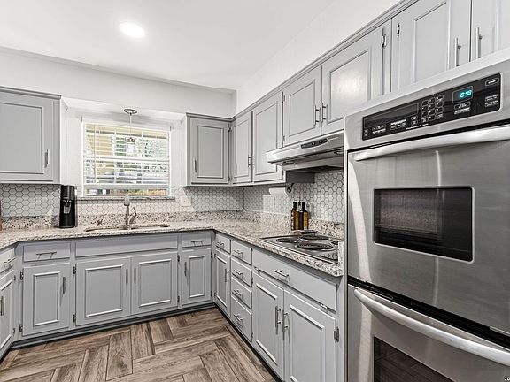 3rd image of 14414 CHADBOURNE ST