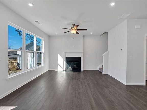 4th image of 14 Grove Pointe Way