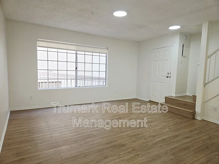 1122 E Elk Ave #123 — Photo 3