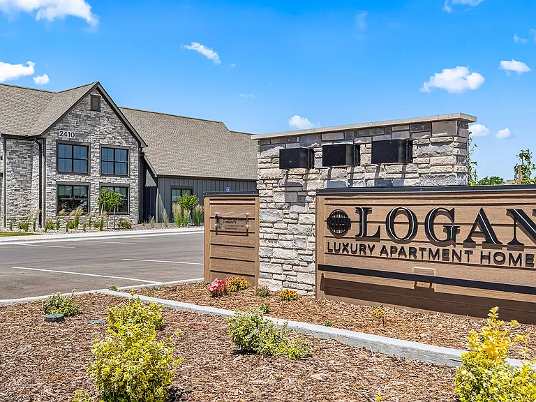 The Logan Luxury Apartments — Photo 29