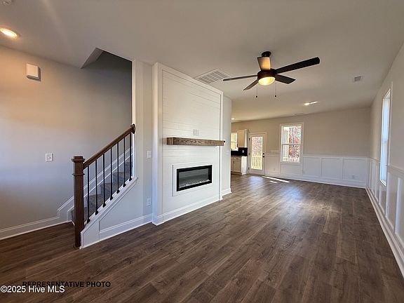 5th image of 308 Bluejay Street