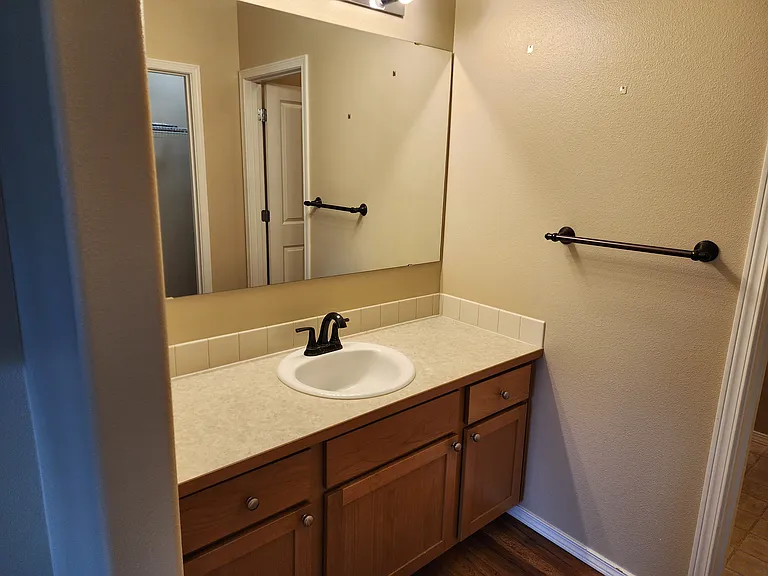2115 Bobs Hollow Ln — Photo 12