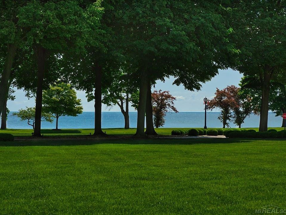 4 Lake Shore Ln, Grosse Pointe Shores, MI 48236 MLS 50111379 Zillow
