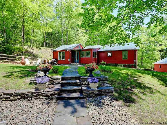 2nd image of 39 Rose Ln