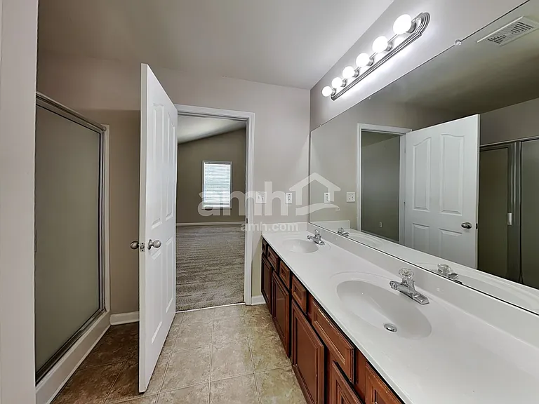 5203 Catrina Way — Photo 11