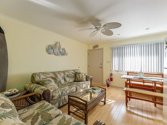 4th image of 412 E Saint Paul Ave #2