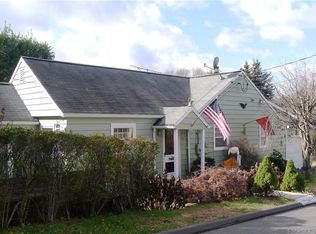 28 Elberta Ave, Trumbull, CT 06611