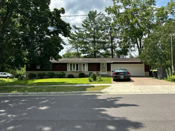 604 6th St, Reedsburg, WI 53959