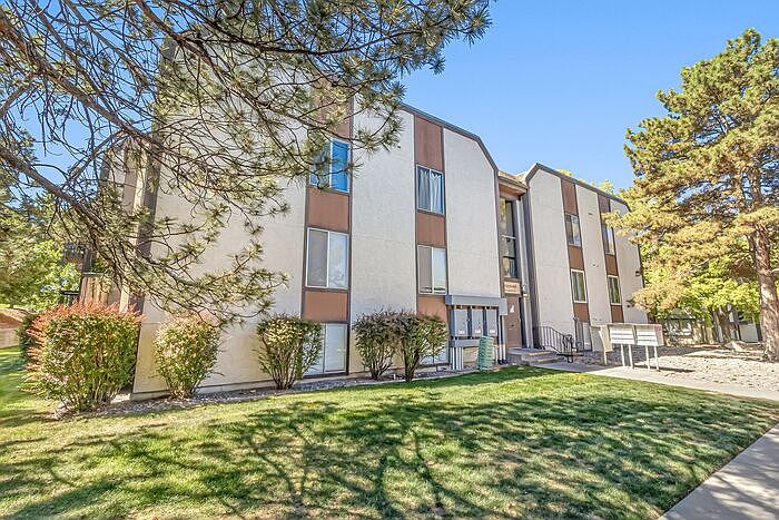 1st image of 3156 Lakeside Dr APT 203