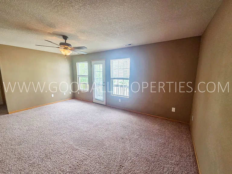 1116 Redstone Ln — Photo 9