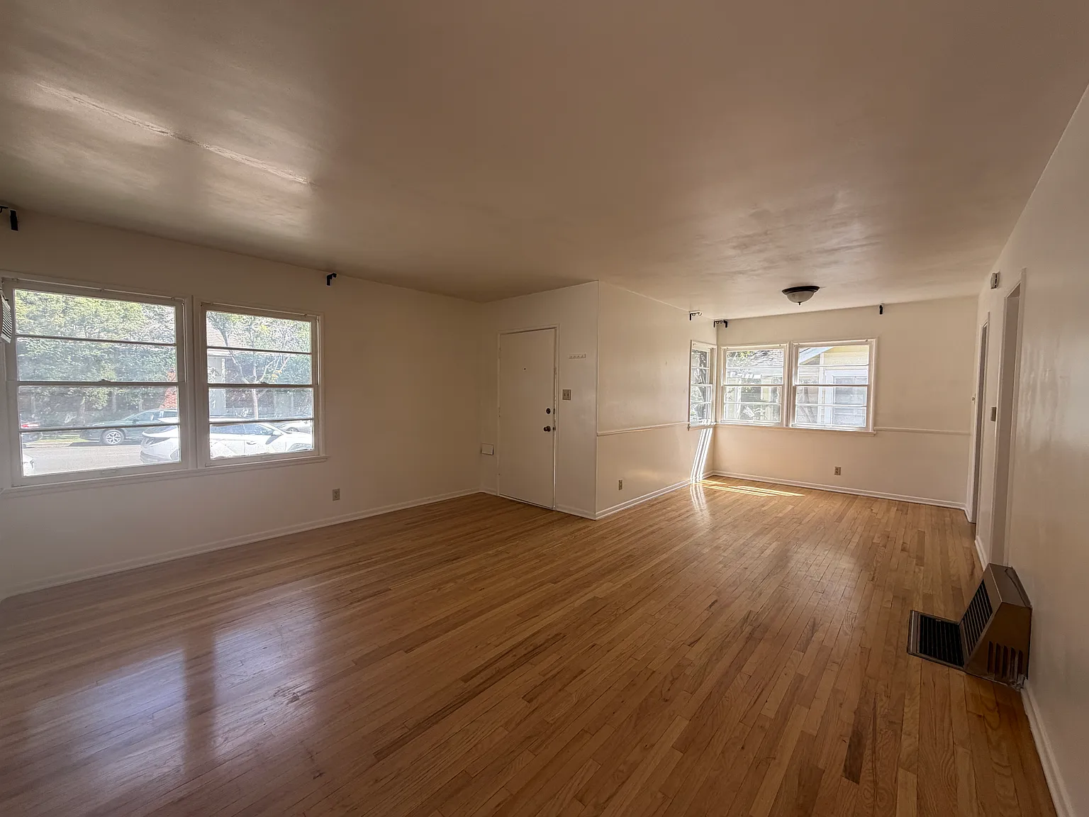 2 bed, 1050 sqft, $3,745 — Photo 2