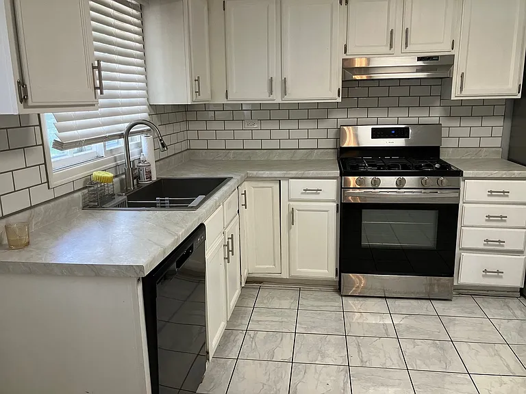 324 W Weathersfield Way — Photo 3