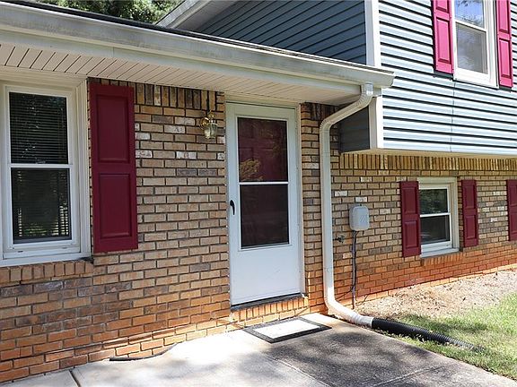 3rd image of 661 Favorwood Dr SW