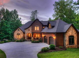 102 Mayflower Ct, Cramerton, NC 28032