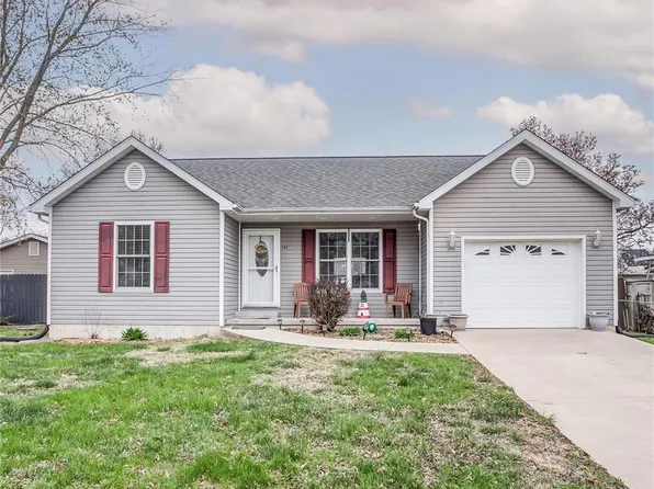 107 N Elm St, Medora, IL 62063