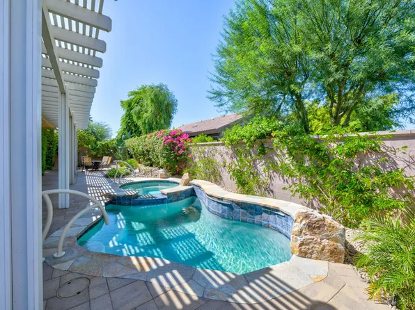 38483 Bent Palm Dr, Palm Desert, CA 92211
