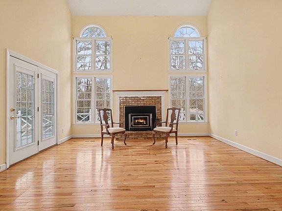 4th image of 1121 Milton Rd