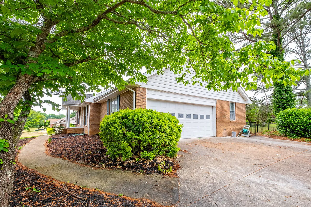 Building Photo - 2688 Benton Dr