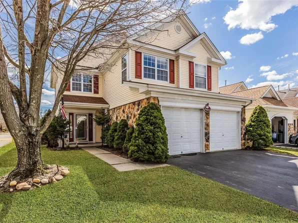 12 Martin Drive #12, Middle Island, NY 11953