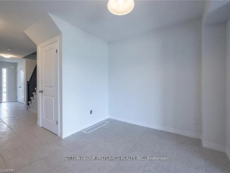 375 Kennington Way — Photo 7