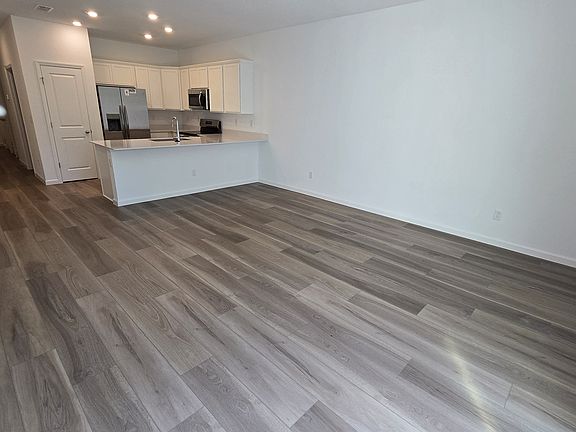 4th image of 661 Holly Lakes Dr