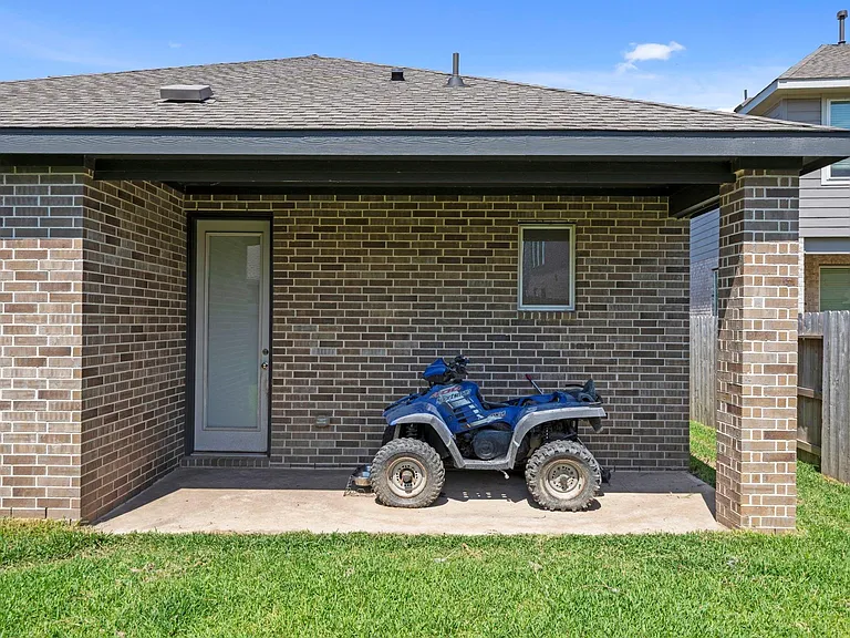 6715 Iron Clover Dr — Photo 11