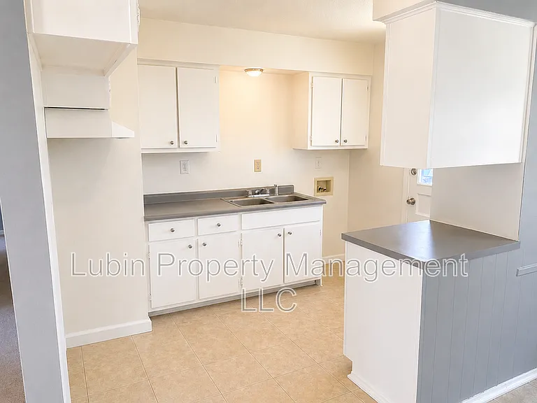 590 Blackhawk Rd — Photo 8