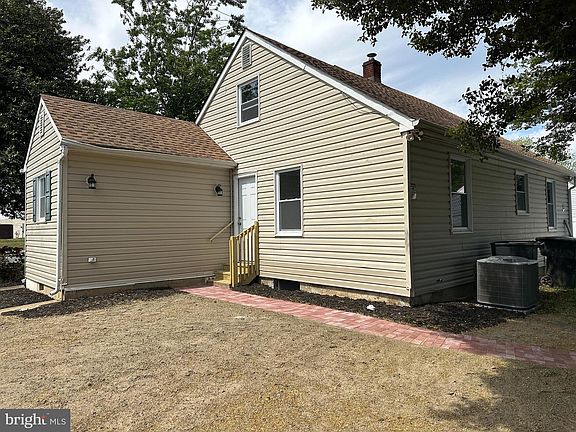 5th image of 822 White Oak Rd