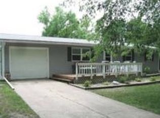 106 Cresthaven Ct, Forest City, IA 50436