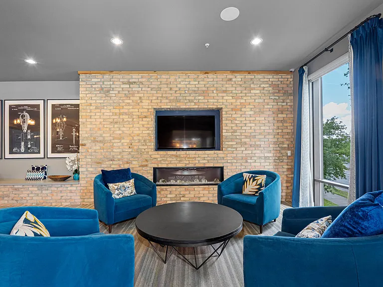 Maitland Pointe — Photo 16