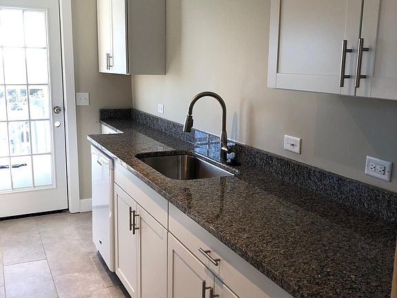 New kitchen with granite counters