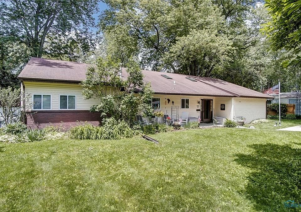 1st image of 3203 W Lincolnshire Blvd