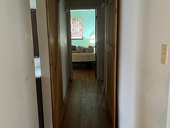 Hall view fr kitchen/dining