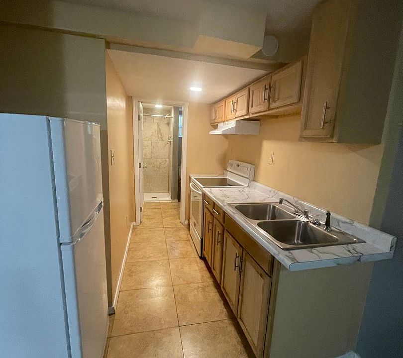 2nd image of 2307 1/2 W Charles St APT C
