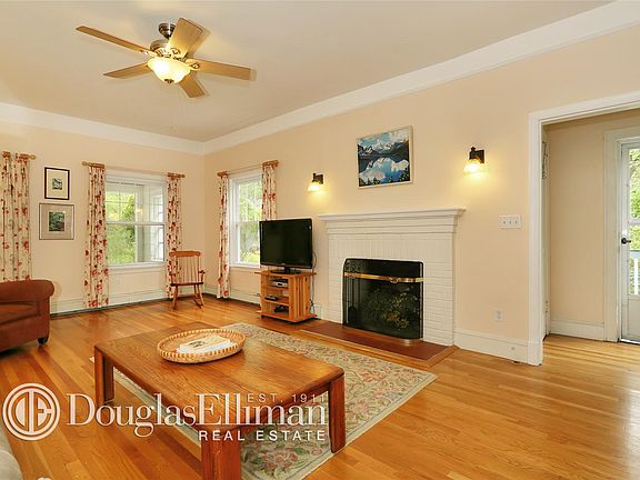 4th image of 30 Hillcrest Ave