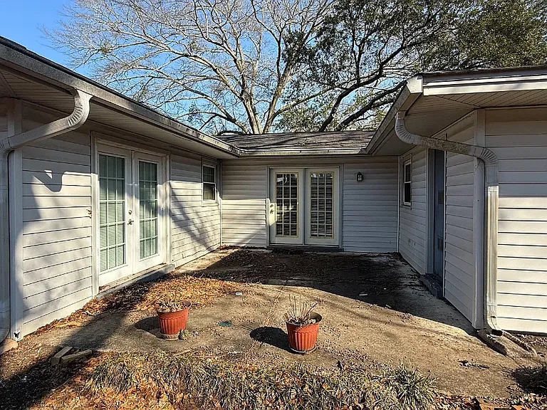341 N Burbank Dr — Photo 17