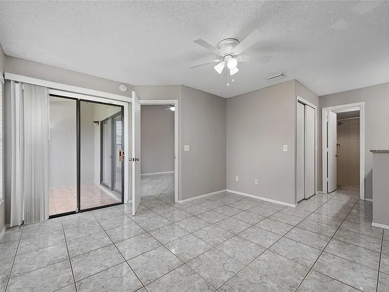 140 Lakepointe Cir — Photo 15