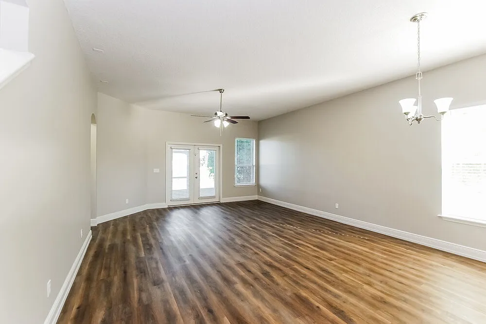 3 bed, 2.0 bath, 2024 sqft, $2,425 — Photo 3