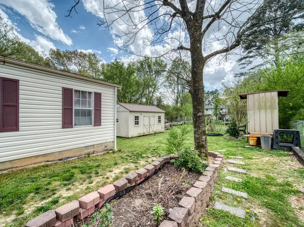 1568 Dallas Lake Rd, Hixson, TN 37343