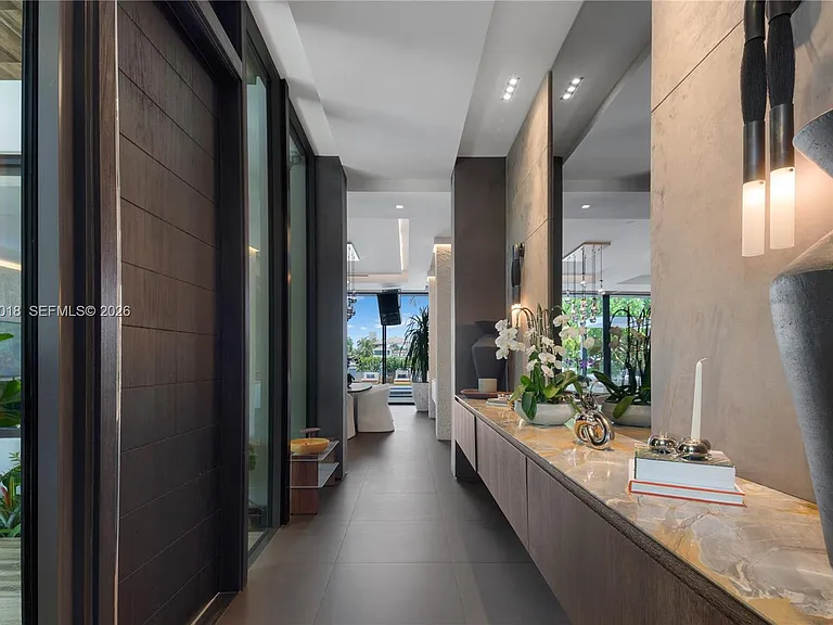 508 W Dilido Dr — Photo 11