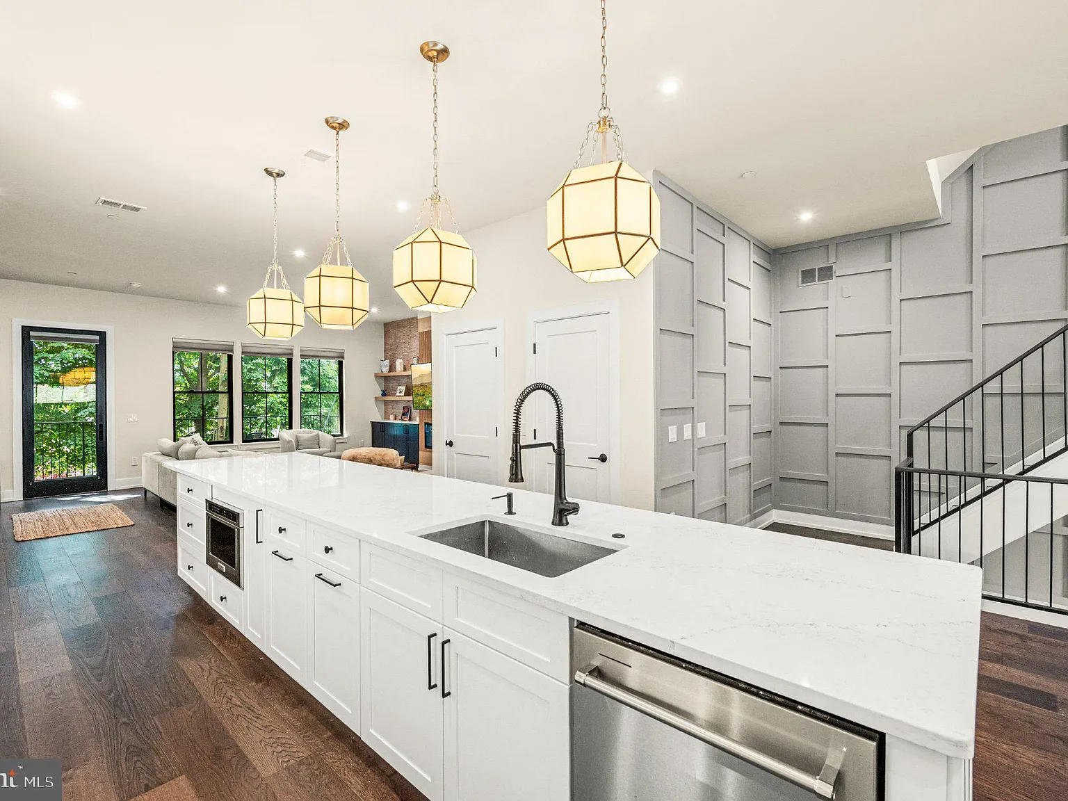 4 bed, 3.5 bath, 3925 sqft, $6,900 — Photo 3