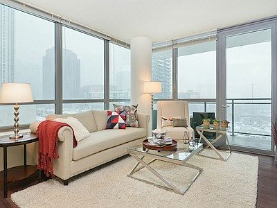 3rd image of 365 N Jefferson St APT 1506