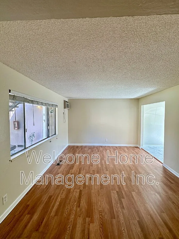 2225 Hillsborough Ct — Photo 2