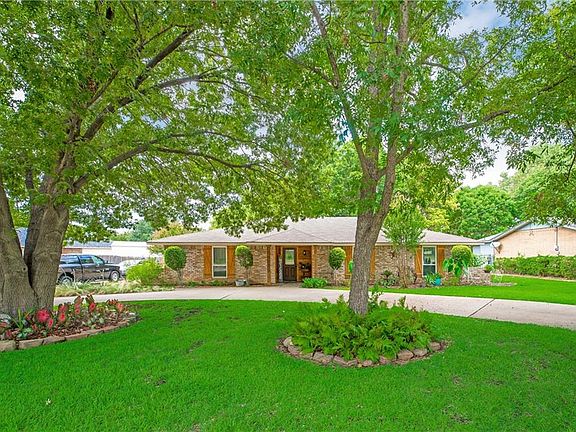 3rd image of 303 Tucson Dr
