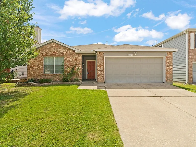 1300 Mallard Dr — Photo 3
