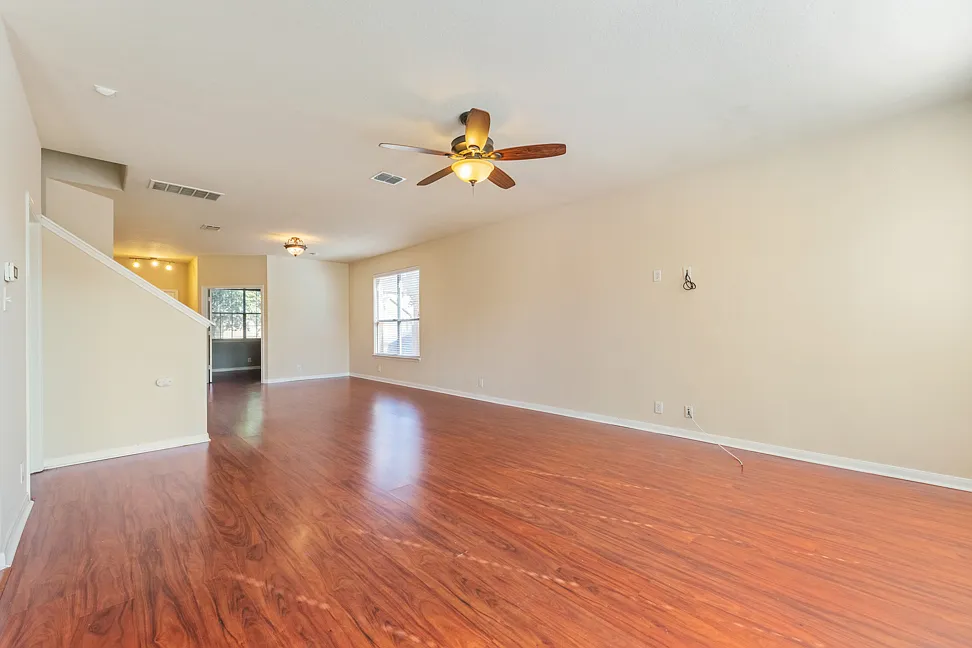 3 bed, 2.5 bath, 2723 sqft, $1,895 — Photo 3